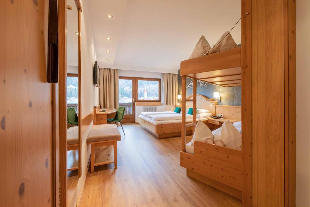 Familien- & Vitalhotel Auenhof Fulpmes Eksteriør billede